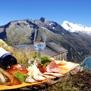 Snack at Olpererhütte mountain hut, Zillertal