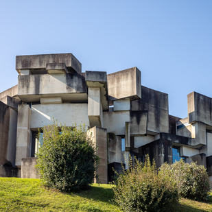 Wotruba Kirche am Georgenberg in Wien von Fritz Wotruba (Bildhauer) und Gerhard Mayer (Architekt)