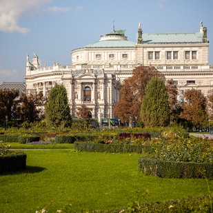 Volksgarten mit Blick auf Burgtheater