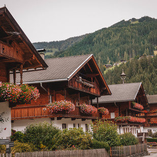 Alpbach Dorf im Herbst