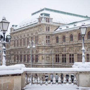 Schnee in der Stadt, Wien, Staatsoper