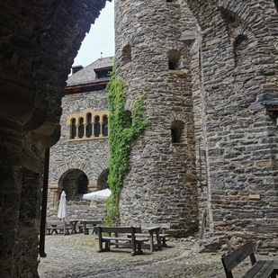 Burg Finstergrün Innenhof