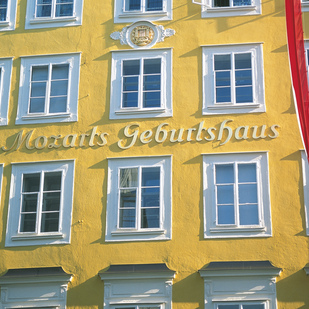 W.A. Mozarts Geburtshaus in der Getreidegasse in Salzburg