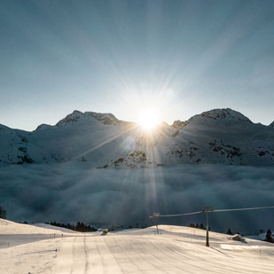 Sonnenaufgang im Skigebiet Lech am Arlberg
