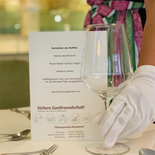 COVID19-Sicherheitsregeln für das Buffet im Hotel Annelies, Ramsau am Dachstein